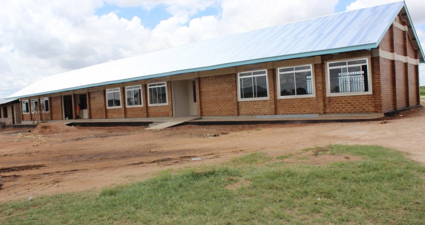 Jengo la maabara ya Shule ya Sekondari Mazinge wilayani Kahama iliyojengwa kwa kutumia matofali ya nayofungamana ikiwa ni sehemu ya kusambaza teknlojia hiyo